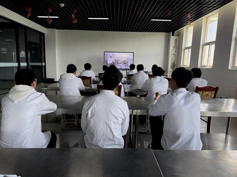 江苏省淮海技师学院烹饪学子线上观看授课(1).jpg