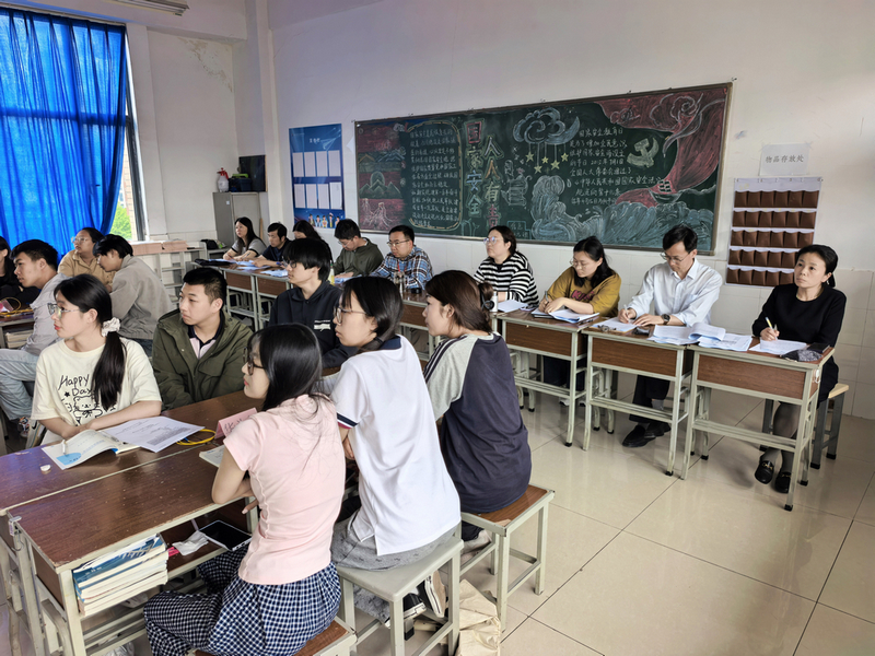 04吕建华听课图.jpg