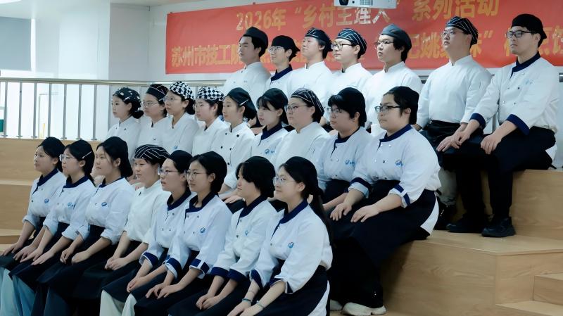 英国365集团官网参赛学生合影(1).jpg