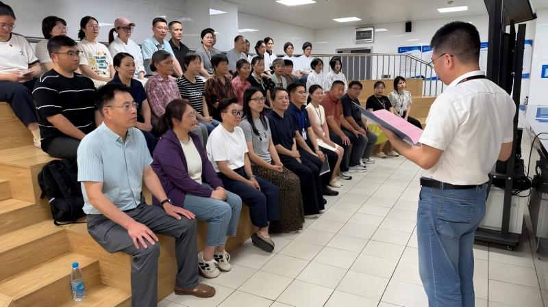 bhjga463u7mdi84bvb3tn1ie2b9.jpg 第五党支部书记丁亚军致辞明旨,锚定校社服务初心(1).jpg