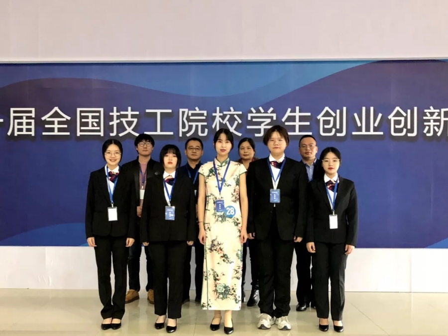 1575871990186457.jpg 合影2.webp.jpg