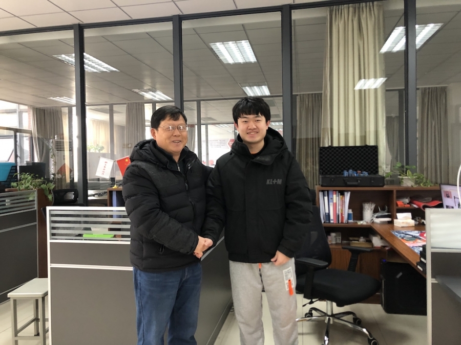 1643540073357153.jpg 顾颂虞副院长看望陈启熙.JPG