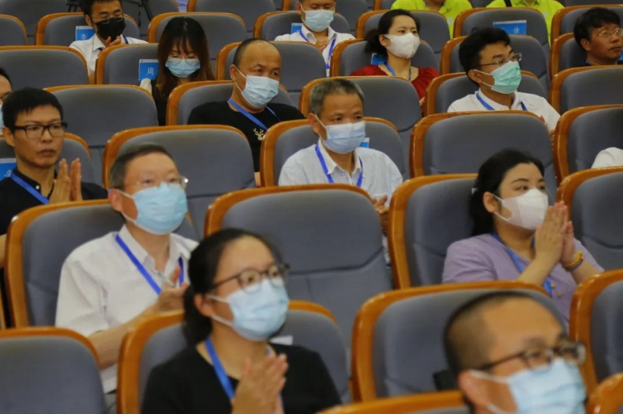 1656507763640626.jpg 学员认真听讲座1.jpg