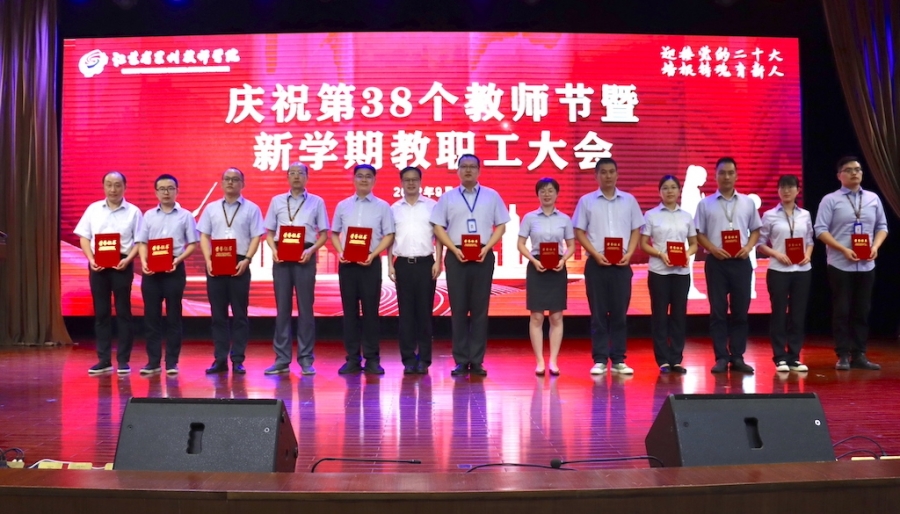 1662776444338056.jpg 5市级荣誉.jpg