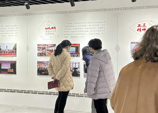 1677136496835867.png 党员参观初心匠心馆.png