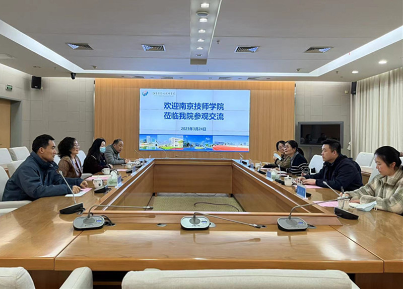 1679643143494355.jpg 座谈.jpg