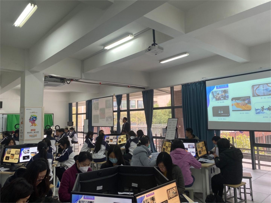 1679989236367653.jpg 听课老师与同学们认真聆听.jpg