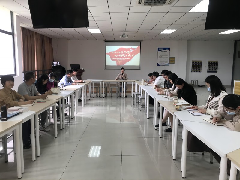 1681890982576095.jpg 支部书记刘小红领学习近平在学习贯彻习近平新时代中国特色社会主义思想主题教育活动上的讲话(1).jpg