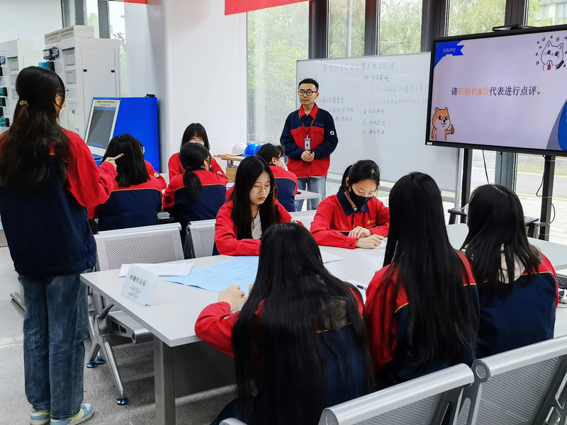 1683856776278828.jpg 03朱海峰授课照片.jpg