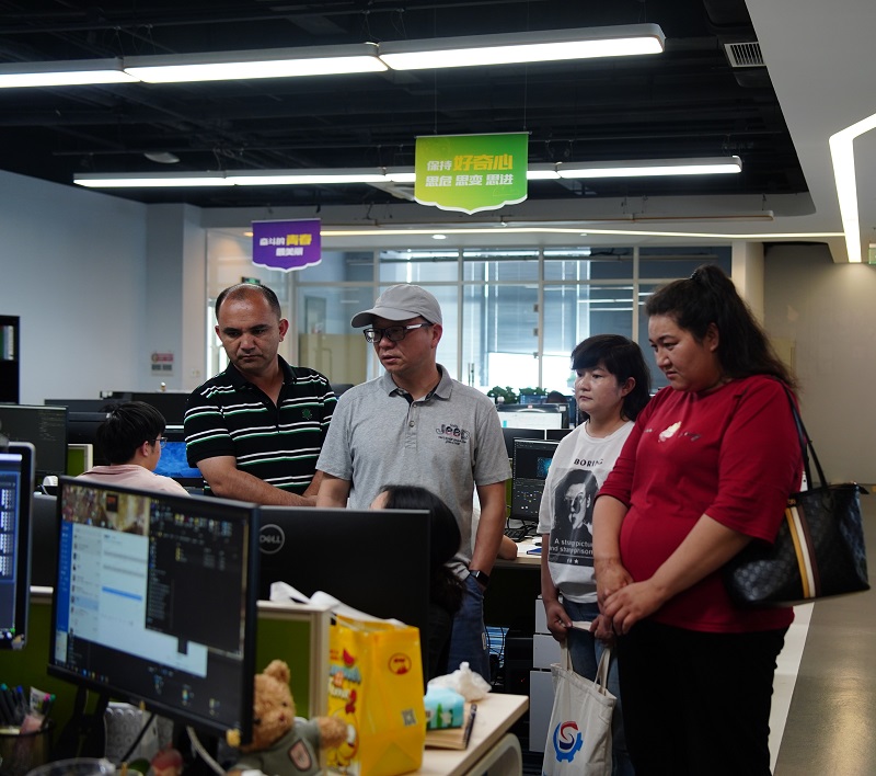 1686555766326747.jpg 杨晓征大师为阿图什市老师介绍.jpg