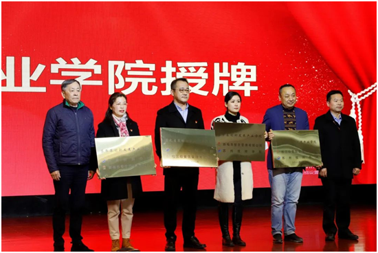 1714961876472187.jpg 1714961439273.jpg