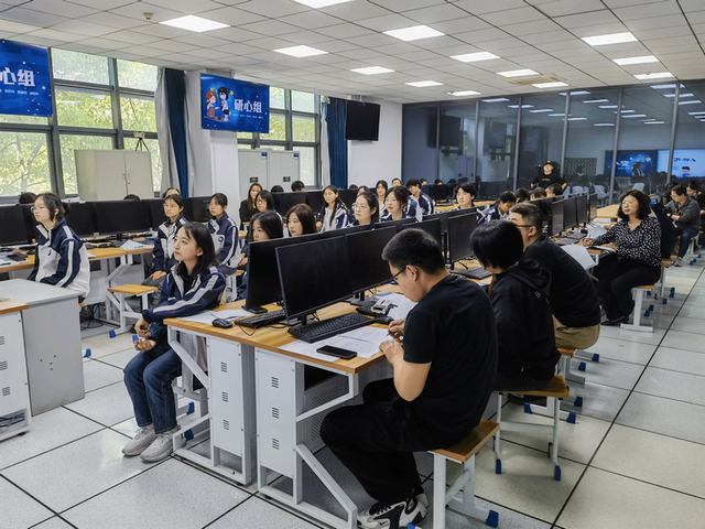 1715562528460701.jpg 杨敏听课照片.jpg