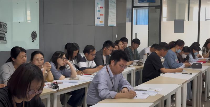 1717139605719835.jpg 30余名教师参与了听课(1).jpg