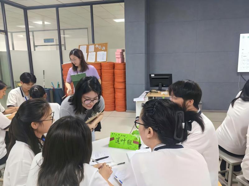 6kkgob3qb3aio173k2v1u70ksc7.jpg 薛老师与周亦婷共同指导(1).jpg