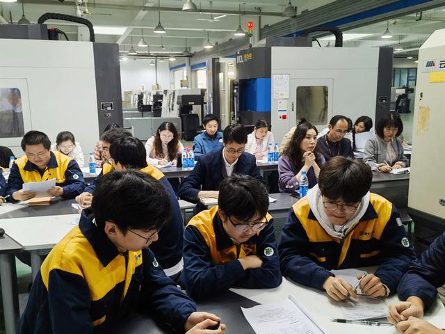 i5ndj5fqdp13fasnd6or4ivto46.jpg 01朱雯听课照片.jpg