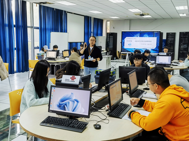 o3bd6unbs3lfh2s53komfl6c688.jpg 03鲁毅授课照片.jpg