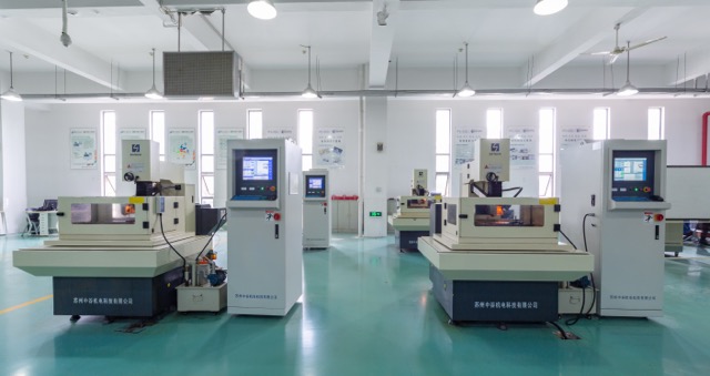 13模具制造 Medium.jpeg