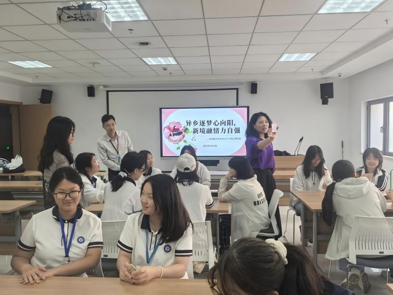 k2hra7vss9idkgjkeqnosfj86a5.jpg 心理讲座现场(1).jpg