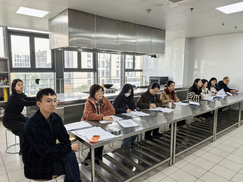 04燕志听课图.jpg